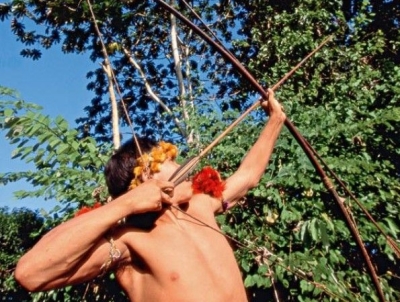 homens caçando homens caçando